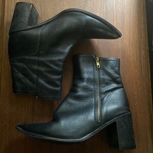 Seychelles Desirable Black Leather Booties 10